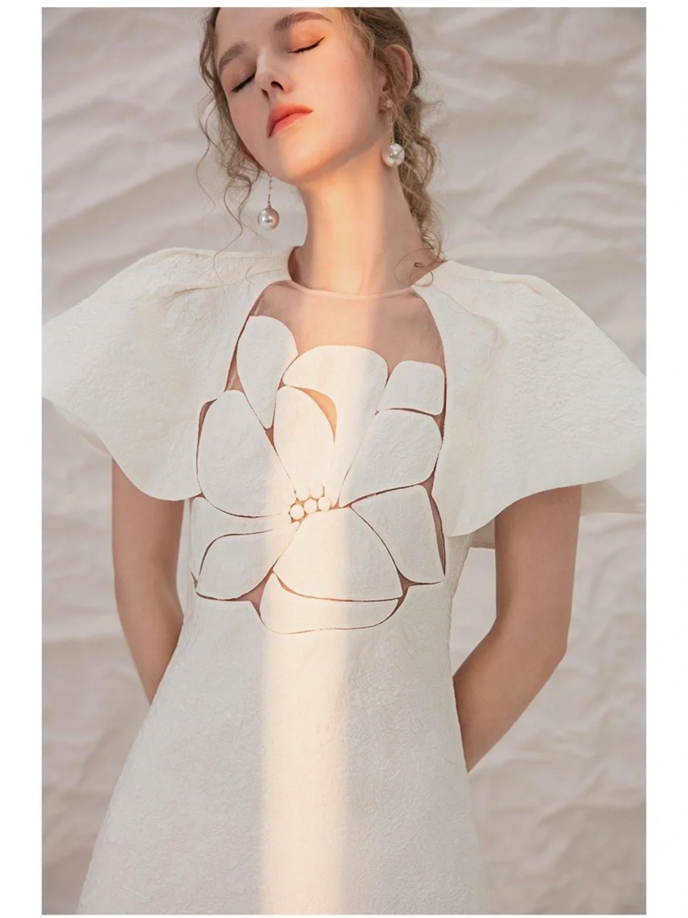 Elegant White Floral Applique Midi Dress - Picture 4 of 6